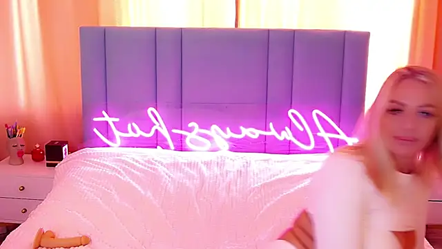 Snapshot of AllwaysHotJ chatting on December 16, 5:49 am AllwaysHotJ online show from December 16, 5:49 am