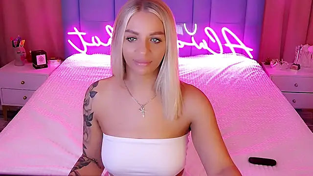 Snapshot of AllwaysHotJ chatting on December 20, 1:47 am AllwaysHotJ online show from December 20, 1:47 am