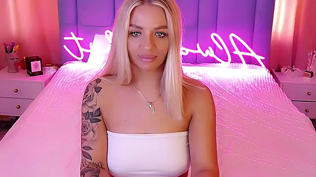 Snapshot of AllwaysHotJ chatting on December 20, 6:19 am AllwaysHotJ online show from December 20, 6:19 am