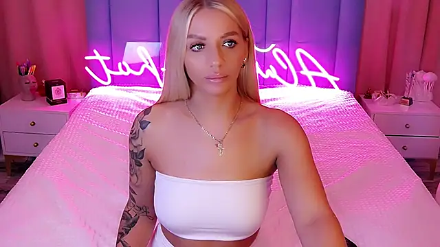 Snapshot of AllwaysHotJ chatting on December 21, 3:03 am AllwaysHotJ online show from December 21, 3:03 am