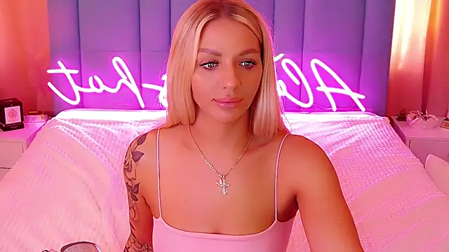 Snapshot of AllwaysHotJ chatting on December 25, 7:35 am AllwaysHotJ online show from December 25, 7:35 am