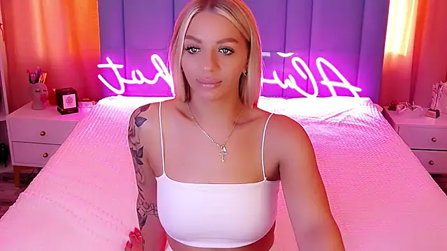 Snapshot of AllwaysHotJ chatting on December 26, 3:38 am AllwaysHotJ online show from December 26, 3:38 am