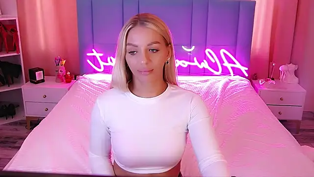 Snapshot of AllwaysHotJ chatting on January 8, 7:34 am AllwaysHotJ online show from January 8, 7:34 am