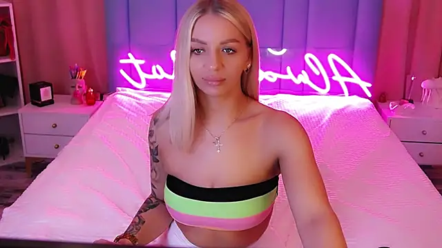 Snapshot of AllwaysHotJ chatting on January 10, 2:25 am AllwaysHotJ online show from January 10, 2:25 am