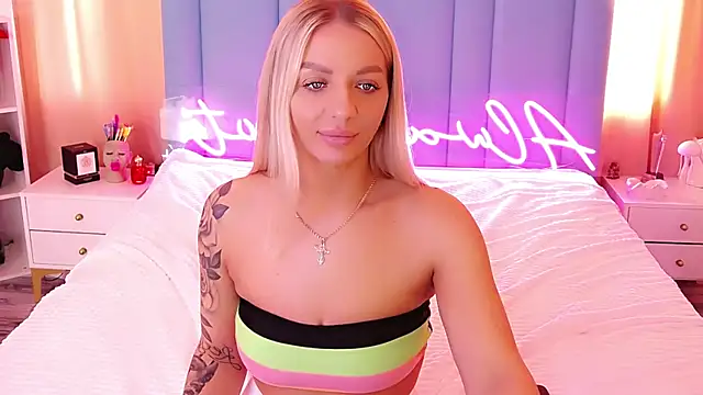 Snapshot of AllwaysHotJ chatting on January 14, 6:24 am AllwaysHotJ online show from January 14, 6:24 am