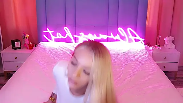 Snapshot of AllwaysHotJ chatting on January 24, 2:49 am AllwaysHotJ online show from January 24, 2:49 am