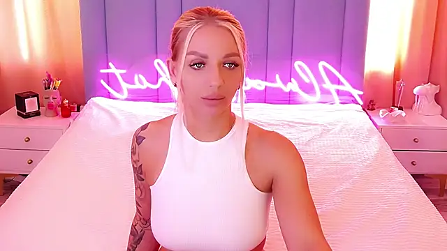 Snapshot of AllwaysHotJ chatting on January 29, 6:01 am AllwaysHotJ online show from January 29, 6:01 am