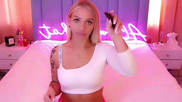 Snapshot of AllwaysHotJ chatting on January 30, 6:24 am AllwaysHotJ online show from January 30, 6:24 am