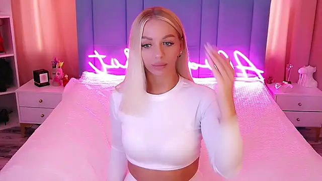 Snapshot of AllwaysHotJ chatting on January 31, 5:40 am AllwaysHotJ online show from January 31, 5:40 am