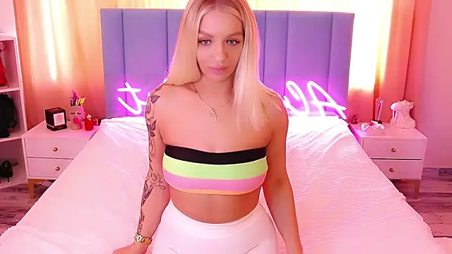 Snapshot of AllwaysHotJ chatting on February 1, 6:43 am AllwaysHotJ online show from February 1, 6:43 am