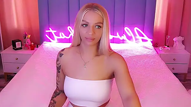 Snapshot of AllwaysHotJ chatting on February 2, 3:32 am AllwaysHotJ online show from February 2, 3:32 am