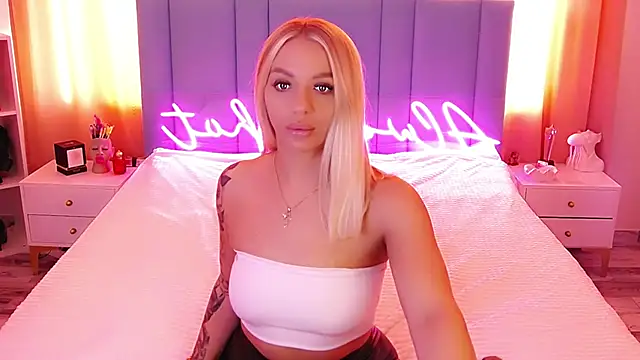 Snapshot of AllwaysHotJ chatting on February 5, 4:16 am AllwaysHotJ online show from February 5, 4:16 am