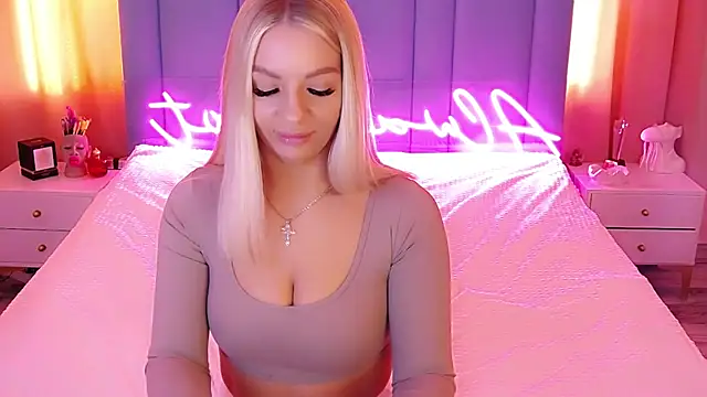 Snapshot of AllwaysHotJ chatting on February 8, 3:08 am AllwaysHotJ online show from February 8, 3:08 am