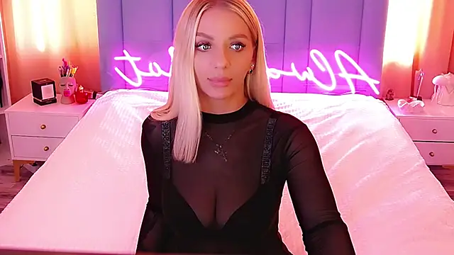 Snapshot of AllwaysHotJ chatting on March 5, 5:50 am AllwaysHotJ online show from March 5, 5:50 am