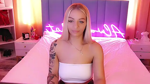 Snapshot of AllwaysHotJ chatting on March 9, 2:50 am AllwaysHotJ online show from March 9, 2:50 am