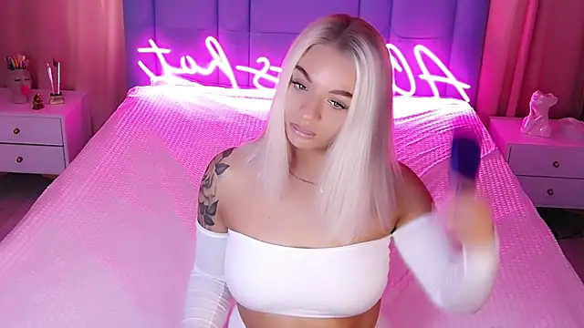 Snapshot of AllwaysHotJ chatting on October 5, 2:21 am AllwaysHotJ online show from October 5, 2:21 am