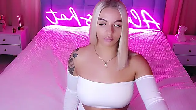 Snapshot of AllwaysHotJ chatting on October 15, 2:01 am AllwaysHotJ online show from October 15, 2:01 am