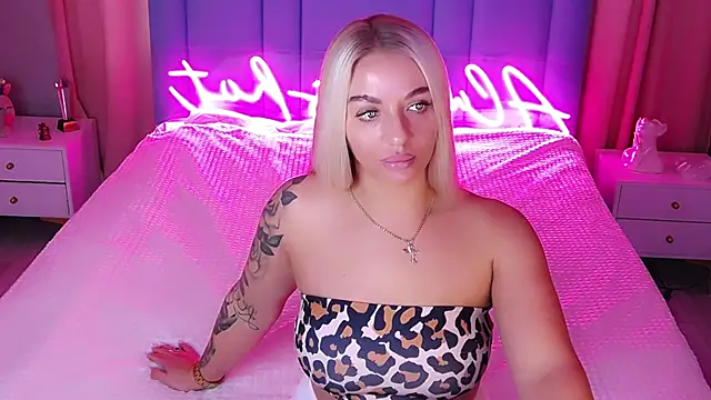 Snapshot of AllwaysHotJ chatting on October 24, 1:57 am AllwaysHotJ online show from October 24, 1:57 am