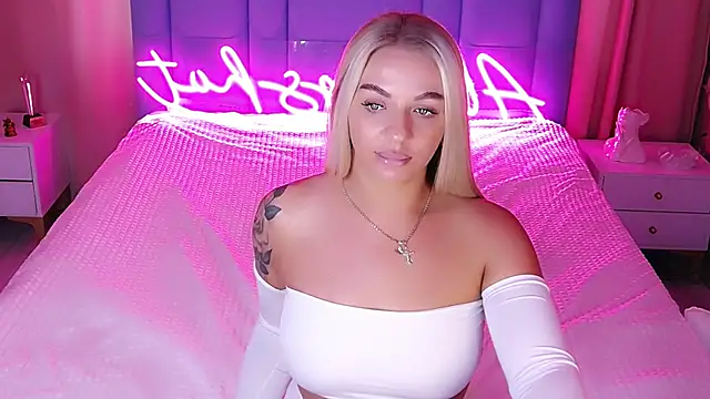 Snapshot of AllwaysHotJ chatting on October 28, 3:10 am AllwaysHotJ online show from October 28, 3:10 am