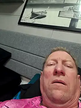 tomtom111111 online show from October 6, 5:10 pm