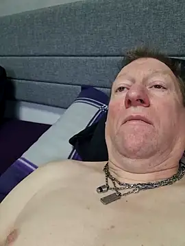 tomtom111111 online show from November 1, 1:13 pm