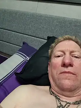 tomtom111111 online show from March 10, 7:19 pm