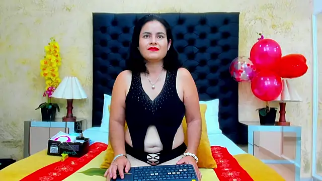 SaraBernarrd online show from February 7, 1:25 am