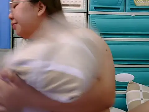 Snapshot of Boobsiemarie chatting on November 19, 6:13 am Boobsiemarie online show from November 19, 6:13 am