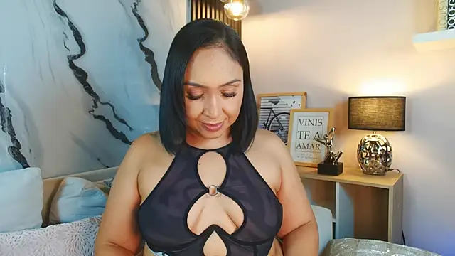 Snapshot of Madissononee chatting on February 4, 5:10 am Madissononee online show from February 4, 5:10 am