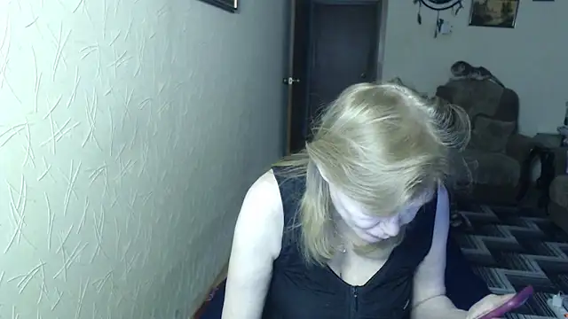 Snapshot of Sexy_Irene chatting on December 22, 12:35 pm Sexy Irene online show from December 22, 12:35 pm