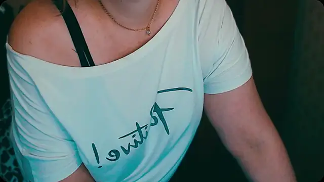 Snapshot of AlisaHot55 chatting on October 3, 9:50 am AlisaHot55 online show from October 3, 9:50 am