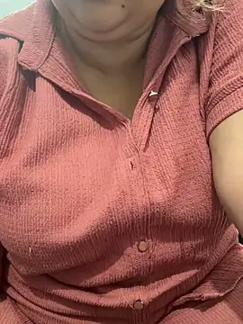 Snapshot of Preet_Kaur_69 chatting on May 5, 5:32 pm Preet Kaur 69 online show from May 5, 5:32 pm