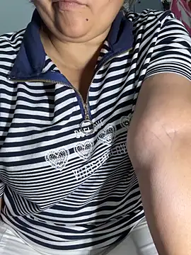 Snapshot of Preet_Kaur_69 chatting on May 6, 6:13 pm Preet Kaur 69 online show from May 6, 6:13 pm