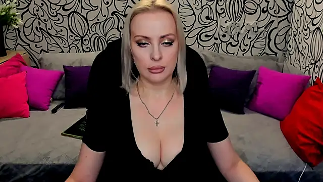 Hotdreamhere online show from December 12, 10:56 am