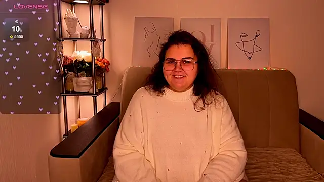 Snapshot of Curvy_Jane chatting on December 12, 10:45 am Curvy Jane online show from December 12, 10:45 am