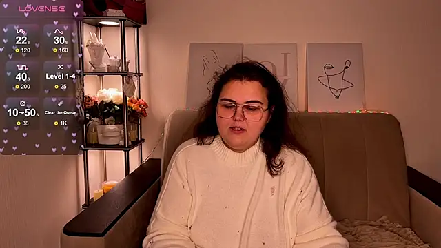 Snapshot of Curvy_Jane chatting on December 12, 1:49 pm Curvy Jane online show from December 12, 1:49 pm