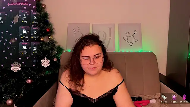 Snapshot of Curvy_Jane chatting on December 13, 7:36 am Curvy Jane online show from December 13, 7:36 am