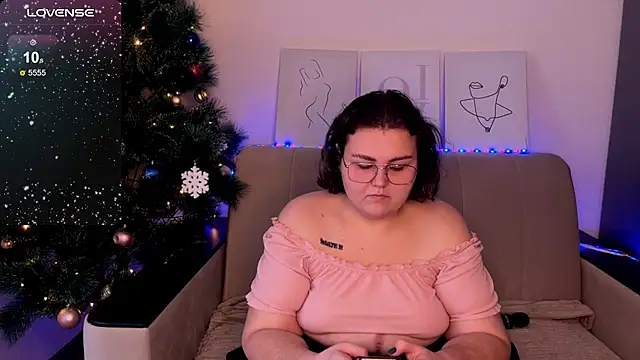 Snapshot of Curvy_Jane chatting on December 27, 5:20 am Curvy Jane online show from December 27, 5:20 am