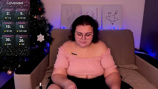 Snapshot of Curvy_Jane chatting on December 27, 8:24 am Curvy Jane online show from December 27, 8:24 am