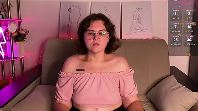 Snapshot of Curvy_Jane chatting on September 17, 9:11 am Curvy Jane online show from September 17, 9:11 am