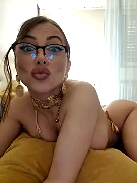 Snapshot of TamaraSavage chatting on March 11, 12:28 pm TamaraSavage online show from March 11, 12:28 pm