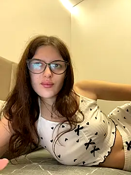 Snapshot of little_belucci chatting on December 2, 7:16 pm little belucci online show from December 2, 7:16 pm