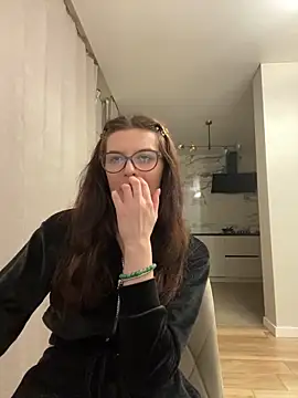 Snapshot of little_belucci chatting on December 3, 4:17 pm little belucci online show from December 3, 4:17 pm