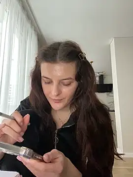 Snapshot of little_belucci chatting on December 10, 12:05 pm little belucci online show from December 10, 12:05 pm
