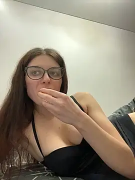 Snapshot of little_belucci chatting on January 8, 8:29 pm little belucci online show from January 8, 8:29 pm