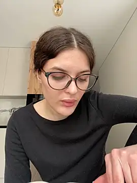 Snapshot of little_belucci chatting on February 5, 12:27 pm little belucci online show from February 5, 12:27 pm