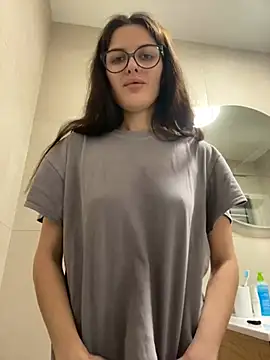 Snapshot of little_belucci chatting on February 6, 10:32 pm little belucci online show from February 6, 10:32 pm