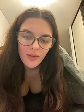 Snapshot of little_belucci chatting on February 8, 8:10 pm little belucci online show from February 8, 8:10 pm
