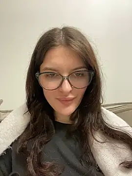 Snapshot of little_belucci chatting on February 9, 4:29 pm little belucci online show from February 9, 4:29 pm
