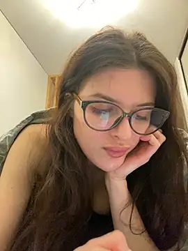 Snapshot of little_belucci chatting on February 12, 7:13 pm little belucci online show from February 12, 7:13 pm